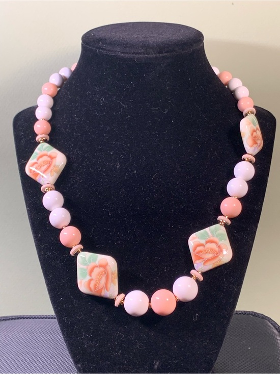 Jewelry - Vintage Floral Pink Bead Necklace
